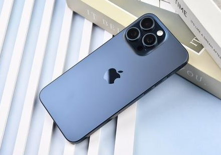 通渭苹果维修点分享iPhone 15 Pro Max屏幕更换全新实操风险 